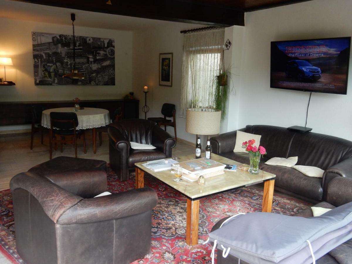 Düsseldorfer Privatzimmer Exterior foto